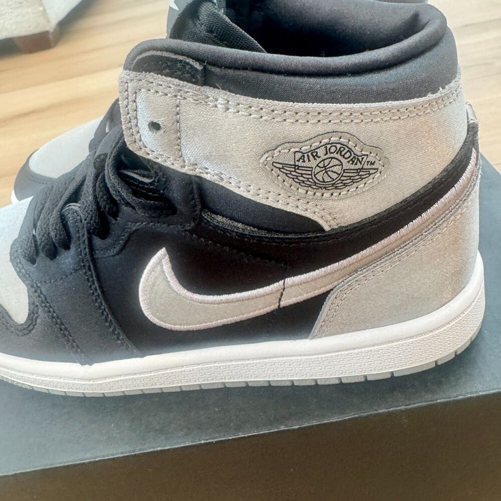 AIR JORDAN 1 RETRO HIGH "BLACK/ MEDIUM GREY/ WHITE" PS -Big Kids 3 - NEW in box - Picture 8 of 9